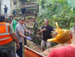 Tak Menunggu Hari Kerja, Wali Kota Metro Sigap Tangani Tembok SDN 2 yang Ambruk
